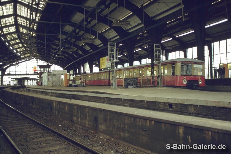 476 432 am 02.09.1994 in Friedrichstraße - S-Bahn-Galerie.de 476 432 am 02.09.1994 in Friedrichstraße - S-Bahn-Galerie.de