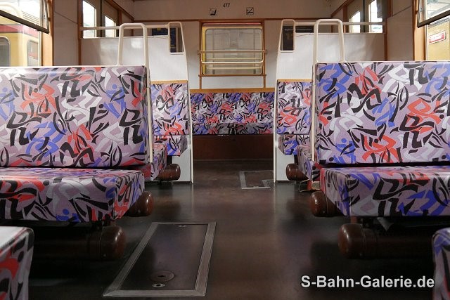 Fahrgastraum des 477 602 am 25.05.2024 vor der Triebwagenhalle Erkner - S-Bahn-Galerie.de Fahrgastraum des 477 602 am 25.05.2024 vor der Triebwagenhalle Erkner - S-Bahn-Galerie.de