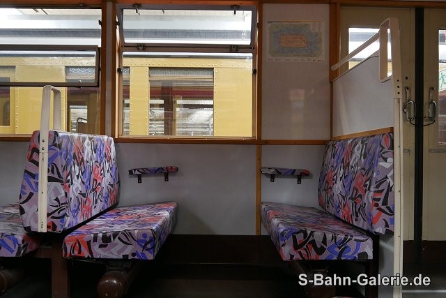 Fahrgastraum des 477 602 am 25.05.2024 vor der Triebwagenhalle Erkner - S-Bahn-Galerie.de Fahrgastraum des 477 602 am 25.05.2024 vor der Triebwagenhalle Erkner - S-Bahn-Galerie.de
