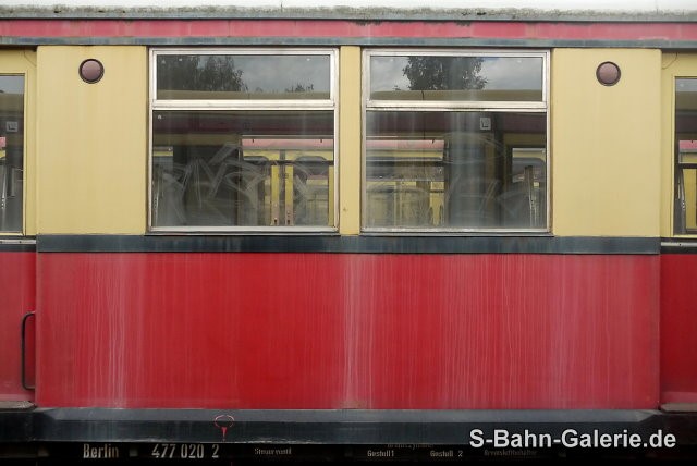 478 881 (ex 477 020) am 11.08.2012 in der Hauptwerkstatt Berlin-Schöneweide - S-Bahn-Galerie.de 478 881 (ex 477 020) am 11.08.2012 in der Hauptwerkstatt Berlin-Schöneweide - S-Bahn-Galerie.de