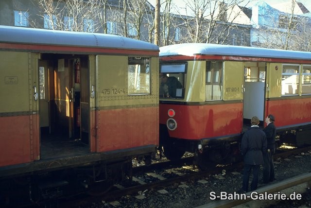 475 124 und 877 603 gekuppelt am 15.12.1994 in Oranienburg - S-Bahn-Galerie.de 475 124 und 877 603 gekuppelt am 15.12.1994 in Oranienburg - S-Bahn-Galerie.de