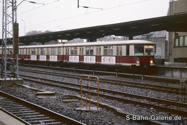 477 184 am 26.01.1993 in Berlin-Lichtenberg - S-Bahn-Galerie.de 477 184 am 26.01.1993 in Berlin-Lichtenberg - S-Bahn-Galerie.de