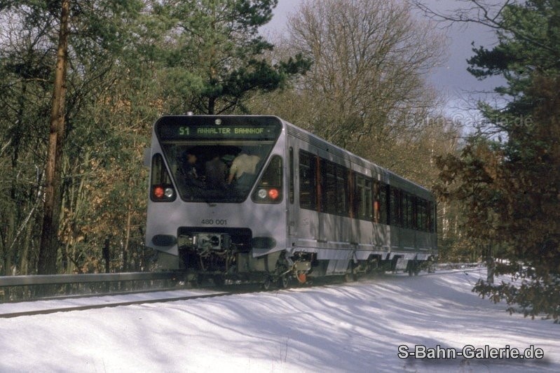 Prototyp 480 001 / 480 501 in kristallblau als Probefahrt im November 1986 bei Tegel Prototyp 480 001 / 480 501 in kristallblau als Probefahrt im November 1986 bei Tegel