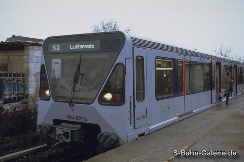 Prototyp 480 501 / 480 001 in kristallblau am 15.02.1999 in Berlin - S-Bahn-Galerie.de Prototyp 480 501 / 480 001 in kristallblau am 15.02.1999 in Berlin - S-Bahn-Galerie.de