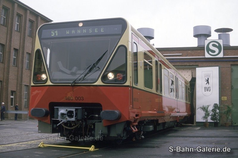 Roll out der Baureihe 480 am 22.10.1986 bei Waggon-Union in Berlin-Reinickendorf Roll out der Baureihe 480 am 22.10.1986 bei Waggon-Union in Berlin-Reinickendorf