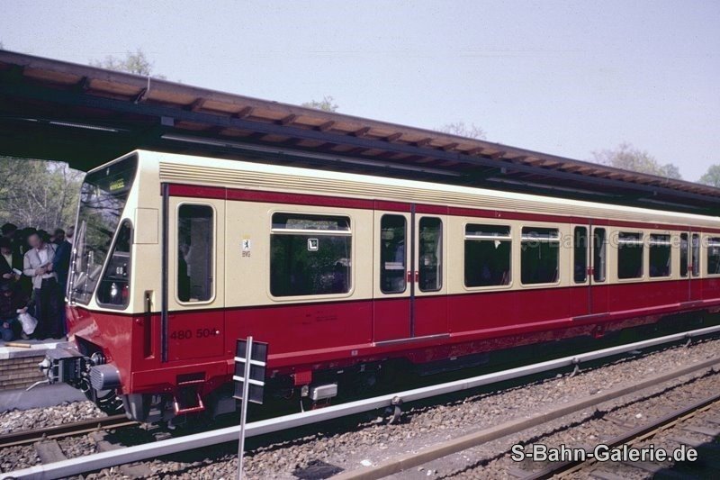 Prototyp 480 504 / 480 004 am 09.05.1987 in Berlin-Grunewald - S-Bahn-Galerie.de Prototyp 480 504 / 480 004 am 09.05.1987 in Berlin-Grunewald - S-Bahn-Galerie.de