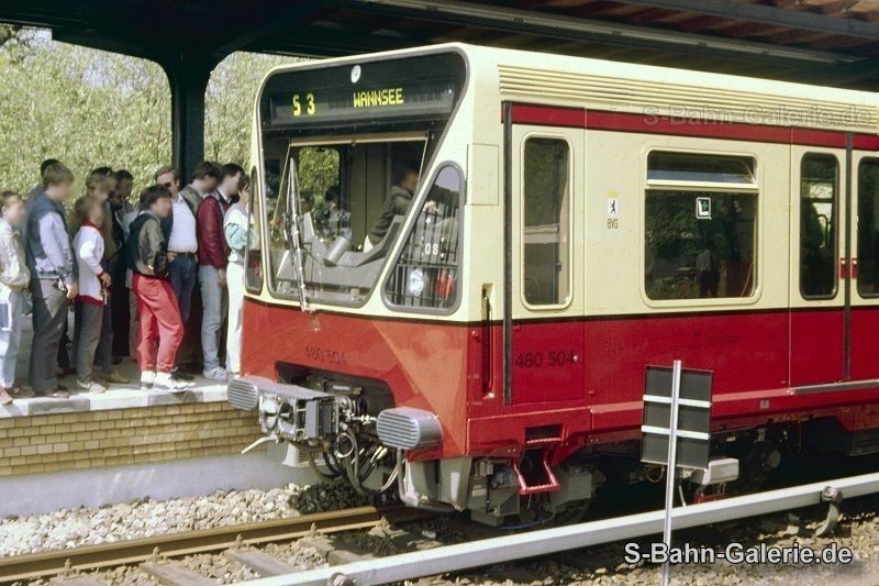 Prototyp 480 504 am 09.05.1987 in Berlin-Grunewald - S-Bahn-Galerie.de Prototyp 480 504 am 09.05.1987 in Berlin-Grunewald - S-Bahn-Galerie.de