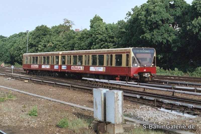480 021 / 480 521 am 17.05.2003 in Berlin-Charlottenburg - S-Bahn-Galerie.de 480 021 / 480 521 am 17.05.2003 in Berlin-Charlottenburg - S-Bahn-Galerie.de
