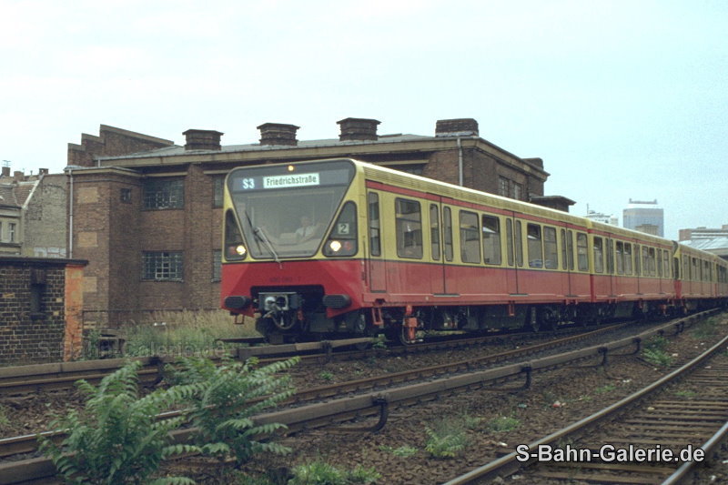 480 082 am 02.09.1994 in Berlin-Friedrichstraße - S-Bahn-Galerie.de 480 082 am 02.09.1994 in Berlin-Friedrichstraße - S-Bahn-Galerie.de