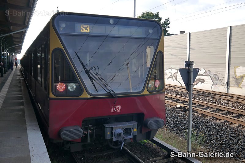 480 030 als Express-S-Bahn am 14.07.2025 in Friedrichshagen - Foto Olaf Hoell - S-Bahn-Galerie.de 480 030 als Express-S-Bahn am 14.07.2025 in Friedrichshagen - Foto Olaf Hoell - S-Bahn-Galerie.de