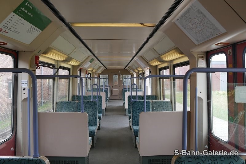 Fahrgastraum der 2. Serie - geliefert an die Deutsche Bahn AG - S-Bahn-Galerie.de Fahrgastraum der 2. Serie - geliefert an die Deutsche Bahn AG - S-Bahn-Galerie.de