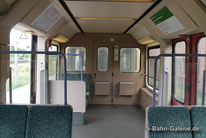 Fahrgastraum der 2. Serie - geliefert an die Deutsche Bahn AG - S-Bahn-Galerie.de Fahrgastraum der 2. Serie - geliefert an die Deutsche Bahn AG - S-Bahn-Galerie.de