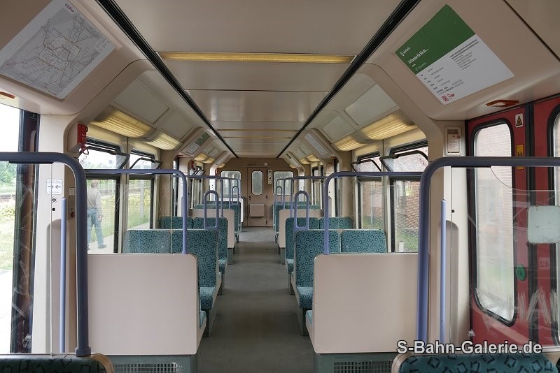 Fahrgastraum der 2. Serie - geliefert an die Deutsche Bahn AG - S-Bahn-Galerie.de Fahrgastraum der 2. Serie - geliefert an die Deutsche Bahn AG - S-Bahn-Galerie.de