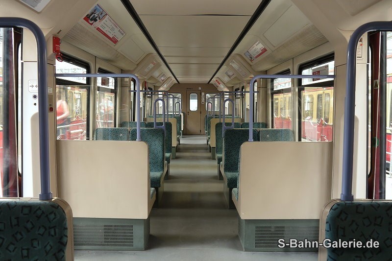 Fahrgastraum der 2. Serie - geliefert an die Deutsche Bahn AG - S-Bahn-Galerie.de Fahrgastraum der 2. Serie - geliefert an die Deutsche Bahn AG - S-Bahn-Galerie.de
