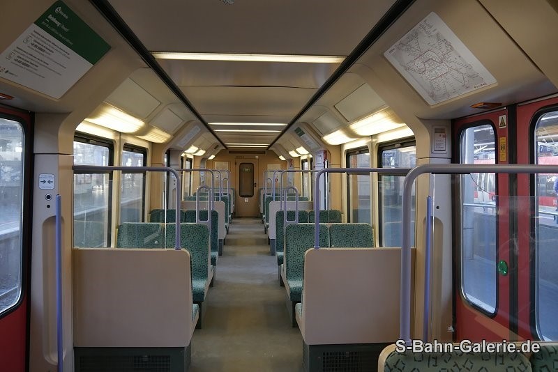Fahrgastraum der 2. Serie - geliefert an die Deutsche Bahn AG - S-Bahn-Galerie.de Fahrgastraum der 2. Serie - geliefert an die Deutsche Bahn AG - S-Bahn-Galerie.de