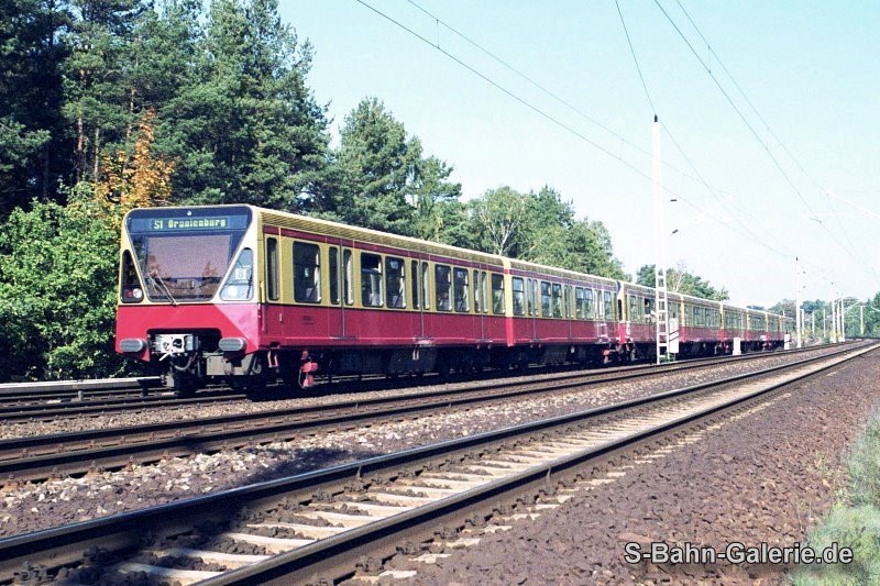 Baureihe 480 am 03.10.2000 bei Lehnitz - S-Bahn-Galerie.de Baureihe 480 am 03.10.2000 bei Lehnitz - S-Bahn-Galerie.de