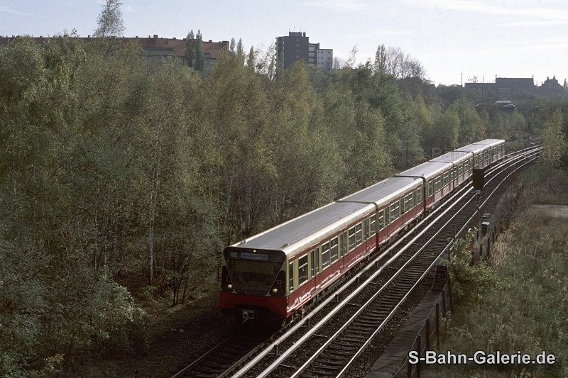 ein Zug der Baureihe 480 im Oktober 1997 in der Nähe Bhf. Yorkstraße - Sammlung Olaf Hoell ein Zug der Baureihe 480 im Oktober 1997 in der Nähe Bhf. Yorkstraße - Sammlung Olaf Hoell