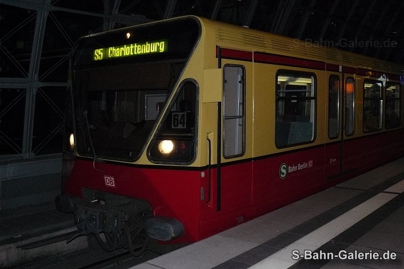 ein Zug der Baureihe 480 am 22.10.2008 in Berlin-Hauptbahnhof - Foto Olaf Hoell - S-Bahn-Galerie.de ein Zug der Baureihe 480 am 22.10.2008 in Berlin-Hauptbahnhof - Foto Olaf Hoell - S-Bahn-Galerie.de