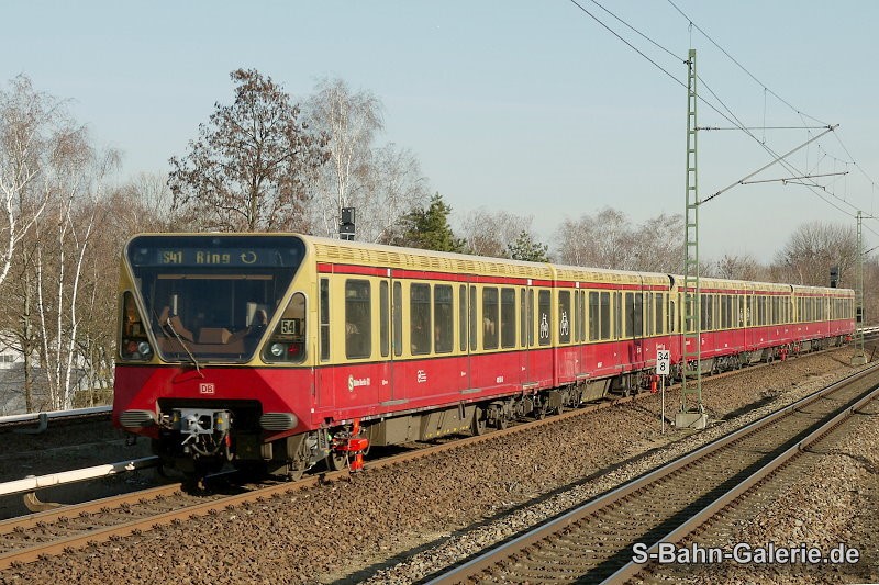 ein Zug der Baureihe 480 am 27.01.2017 in Berlin-Jungfernheide - Foto: Olaf Hoell ein Zug der Baureihe 480 am 27.01.2017 in Berlin-Jungfernheide - Foto: Olaf Hoell