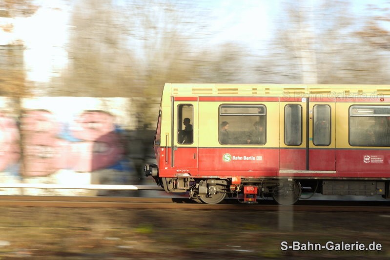 ein Zug der Baureihe 480 am 08.12.2017 in Jungfernheide - S-Bahn-Galerie.de ein Zug der Baureihe 480 am 08.12.2017 in Jungfernheide - S-Bahn-Galerie.de