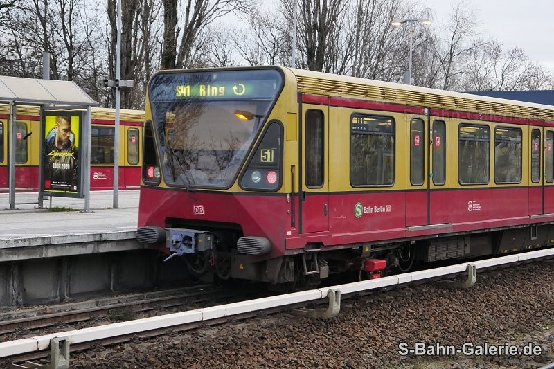 ein Zug der Baureihe 480 am 29.01.2021 in Jungfernheide - Foto Olaf Hoell - S-Bahn-Galerie.de ein Zug der Baureihe 480 am 29.01.2021 in Jungfernheide - Foto Olaf Hoell - S-Bahn-Galerie.de