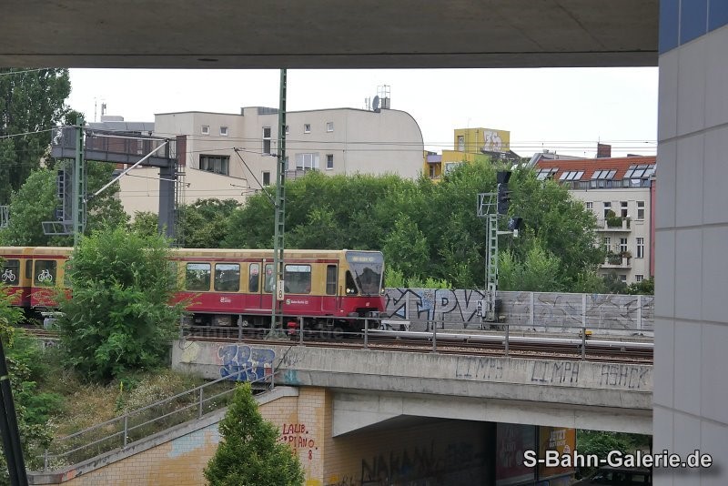 ein Zug der Baureihe 480 am 08.06.2021 auf der Ringbahn - S-Bahn-Galerie.de ein Zug der Baureihe 480 am 08.06.2021 auf der Ringbahn - S-Bahn-Galerie.de