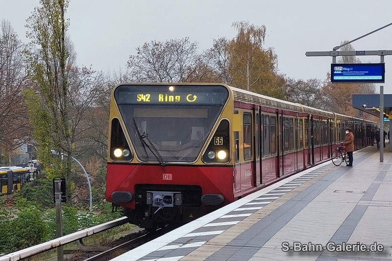 ein Zug der Baureihe 480 am 12.11.2021 in Berlin-Jungfernheide - Foto: Olaf Hoell - S-Bahn-Galerie.de ein Zug der Baureihe 480 am 12.11.2021 in Berlin-Jungfernheide - Foto: Olaf Hoell - S-Bahn-Galerie.de