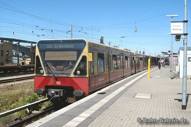 ein Zug der Baureihe 480 am 27.07.2009 in Hennigsdorf - Foto: Olaf Hoell ein Zug der Baureihe 480 am 27.07.2009 in Hennigsdorf - Sammlung Olaf Hoell