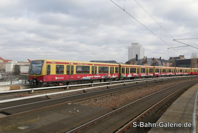 481 502 am 02.02.2018 in Berlin-Hauptbahnhof - Foto Olaf Hoell 481 502 am 02.02.2018 in Berlin-Hauptbahnhof - Foto Olaf Hoell