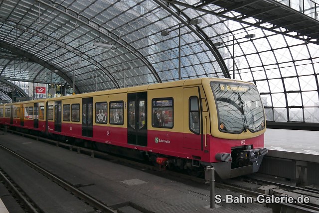 481 494 am 28.07.2023 in Berlin - Hauptbahnhof - Foto: Olaf Hoell 481 494 am 28.07.2023 in Berlin - Hauptbahnhof - Foto Olaf Hoell