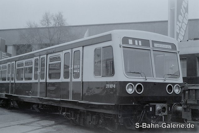 Baumuster 270 007 am 16.03.1980 in Leiptig - Messe - S-Bahn-Galerie.de Baumuster 270 007 am 16.03.1980 in Leiptig - Messe - S-Bahn-Galerie.de