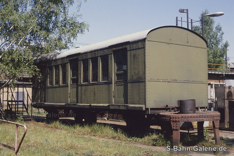 Beiwagen der Bauart Bernau um 1990 im RAW Berlin-Schöneweide - S-Bahn Berlin - S-Bahn-Galerie.de Beiwagen der Bauart Bernau um 1990 im RAW Berlin-Schöneweide - S-Bahn-Galerie.de
