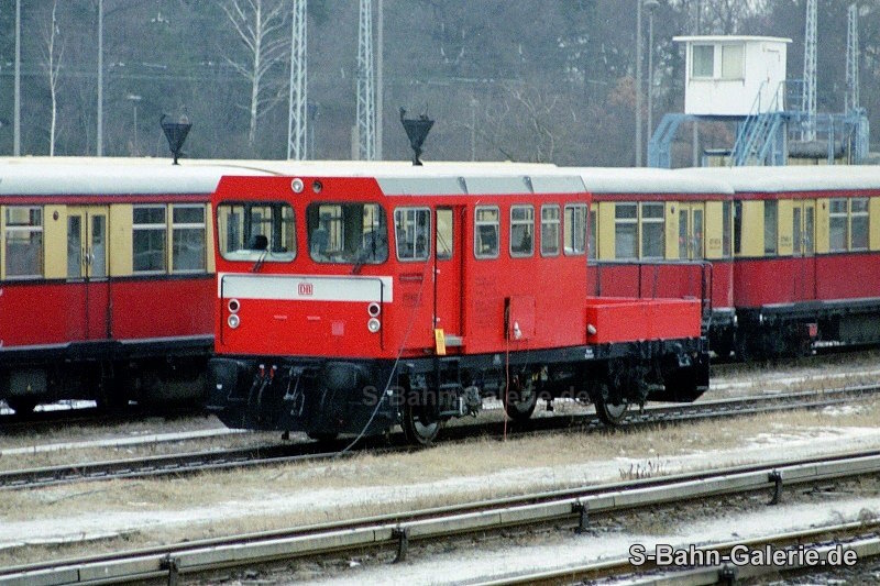 der Steuerwagen 878 602 am 15.02.2003 im S-Bw Friedrichsfelde - S-Bahn-Galerie.de der Steuerwagen 878 602 am 15.02.2003 im S-Bw Friedrichsfelde - S-Bahn-Galerie.de