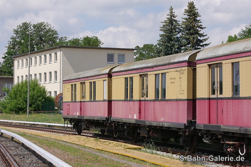 Gerätezug S-Bw Friedrichsfelde - Bauart Bernau - im S-Bw Friedrichsfelde - S-Bahn-Galerie.de Gerätezug S-Bw Friedrichsfelde - Bauart Bernau - im S-Bw Friedrichsfelde - S-Bahn-Galerie.de