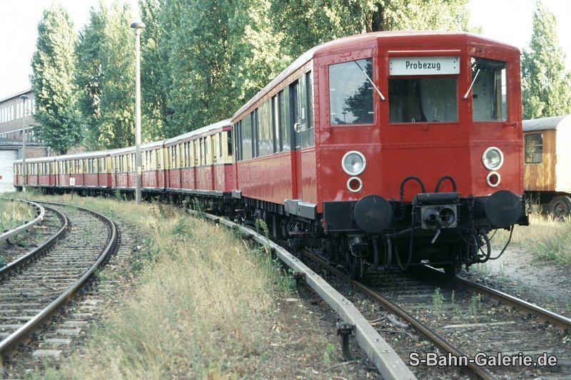 Rangiertriebwagen 478 008 Jumbo der S-Bahn Berlin ca. 1993 im RAW Schöneweide - S-Bahn-Galerie.de Rangiertriebwagen 478 008 Jumbo der S-Bahn Berlin ca. 1993 im RAW Schöneweide - S-Bahn-Galerie.de
