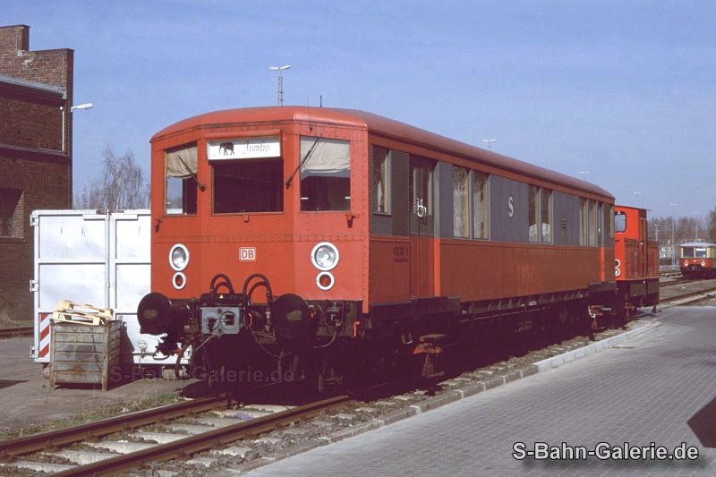 Rangiertriebwagen 478 701 Jumbo der S-Bahn Berlin am 04.04.2002 in der Hauptwerkstatt Schöneweide Rangiertriebwagen 478 701 Jumbo der S-Bahn Berlin am 04.04.2002 in der Hauptwerkstatt Schöneweide