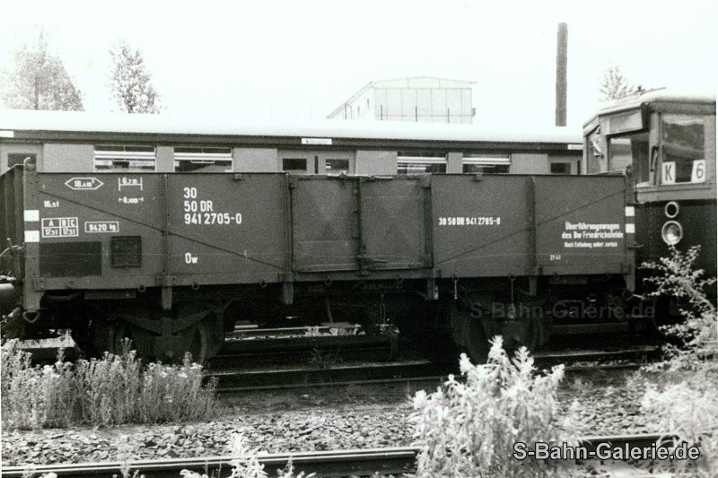 Materialkurswagen Bauart Ow um 1970 im S-Bw Friedrichsfelde - S-Bahn-Galerie.de Materialkurswagen Bauart Ow um 1970 im S-Bw Friedrichsfelde - S-Bahn-Galerie.de