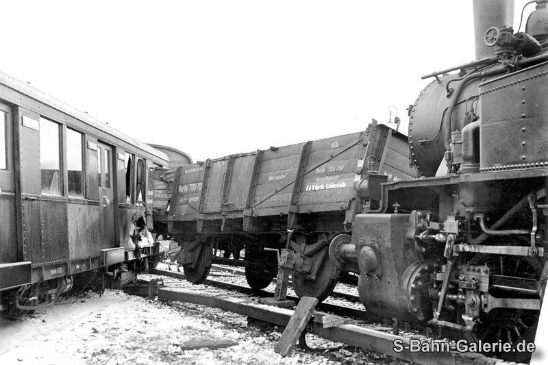 Baureihe ET 168 - Bauart Oranienburg - im RAW Schöneweide entgleist 1935 - S-Bahn-Galerie.de Baureihe ET 168 - Bauart Oranienburg - im RAW Schöneweide entgleist 1935 - S-Bahn-Galerie.de
