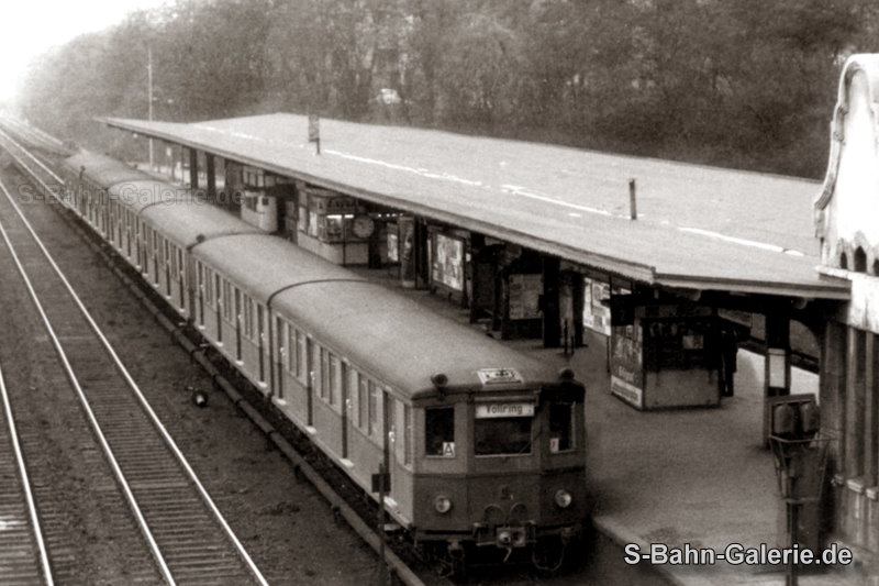 ET/EB 168 040 und andere ca. 1962 in Hohenzollerndamm - S-Bahn-Galerie.de ET/EB 168 040 und andere ca. 1962 in Hohenzollerndamm - S-Bahn-Galerie.de