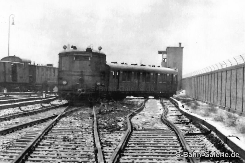 Baureihe ET 168 - Bauart Oranienburg - im RAW Schöneweide entgleist 1935 - S-Bahn-Galerie.de Baureihe ET 168 - Bauart Oranienburg - im RAW Schöneweide entgleist 1935 - S-Bahn-Galerie.de