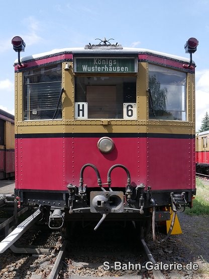 Steuerwagen 275 694 als ES 165 231 am 25.05.2024 vor vor der Triebwagenhalle Erkner - Foto: Olaf Hoell Steuerwagen 275 694 als ES 165 231 am 25.05.2024 vor der Triebwagenhalle Erkner - Foto: Olaf Hoell
