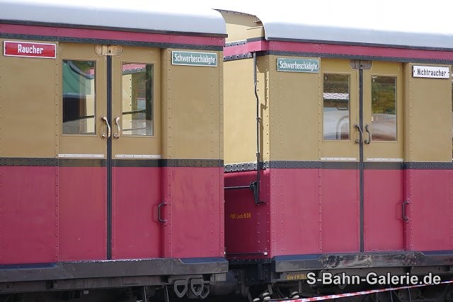 Steuerwagen 275 694 als ES 165 231 am 25.05.2024 vor vor der Triebwagenhalle Erkner - Foto: Olaf Hoell Steuerwagen 275 694 als ES 165 231 am 25.05.2024 vor der Triebwagenhalle Erkner - Foto: Olaf Hoell