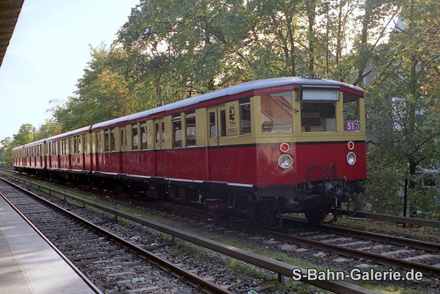 875 605 am 03.10.2000 in Oranienburg - Foto: Olaf Hoell 875 605 am 03.10.2000 in Oranienburg - Foto: Olaf Hoell