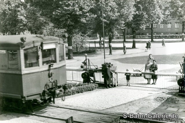 ein Stadtbahner um 1942 in Berlin - Sammlung Olaf Hoell ein Stadtbahner um 1942 in Berlin - Sammlung Olaf Hoell