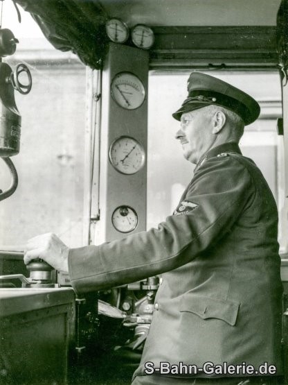 im Führerstand eines Stadtbahner um 1942 in Berlin - Sammlung Olaf Hoell im Führerstand eines Stadtbahner um 1942 in Berlin - Sammlung Olaf Hoell