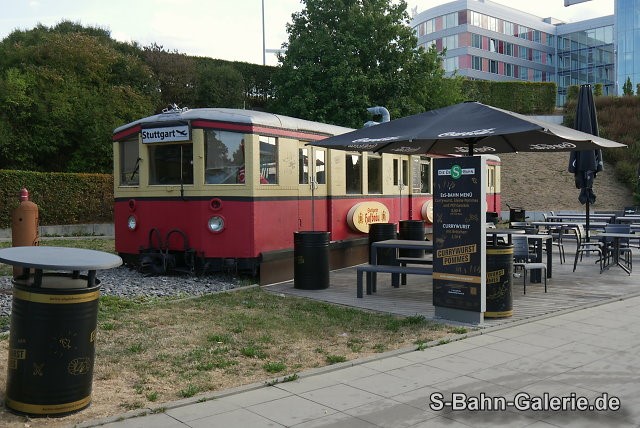 475 608 als EsS-Bahn (Imbiss) am 18.08.2018 in Stuttgart (Flughafen) - Foto: Olaf Hoell 475 608 als EsS-Bahn (Imbiss) am 18.08.2018 in Stuttgart (Flughafen) - Foto: Olaf Hoell