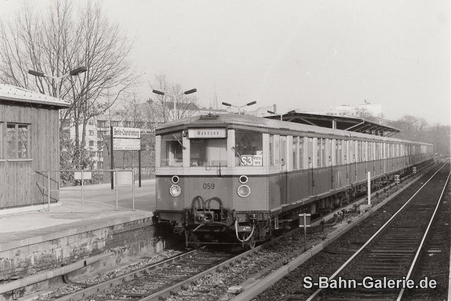 275 059 um 1985 in Berlin-Charlottenburg unter BVG-Regie - Sammlung Olaf Hoell 275 059 um 1985 in Berlin-Charlottenburg unter BVG-Regie - Sammlung Olaf Hoell