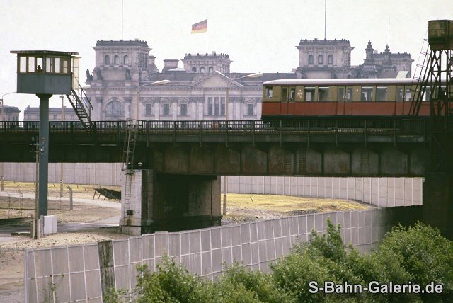 ein unbekannter Stadtbahner um 1970 in Friedrichstraße - Sammlung Olaf Hoell ein unbekannter Stadtbahner um 1970 in Friedrichstraße - Sammlung Olaf Hoell