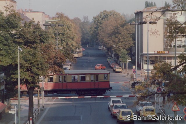 unbekannter Stadtbahner um 1980 in Tegel - Sammlung Olaf Hoell unbekannter Stadtbahner um 1980 in Tegel - Sammlung Olaf Hoell