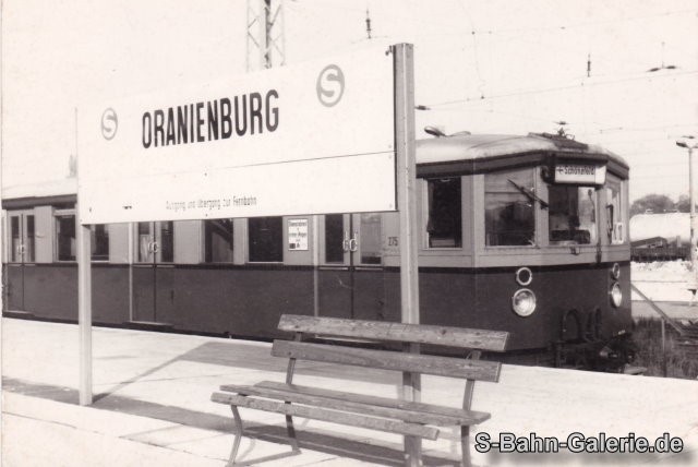 ein unbekannter Stadtbahner um 1980 in Oranienburg - Sammlung Olaf Hoell ein unbekannter Stadtbahner um 1980 in Oranienburg - Sammlung Olaf Hoell